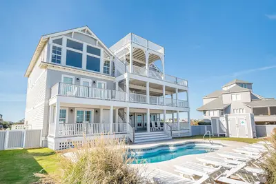 Image de D0643 Frankly My Dear. Oceanfront, Panoramic Views, Elevator, Pool & Hot Tub!