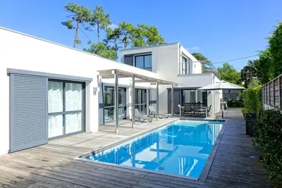 Image de Villa charme et modernité au coeur de Chiberta. . . . entre plage et forêt.