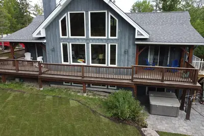 Image de Blue Mountain Chalet, 5*** property with hot tub, large lawn, deck, fire pit, Bbq