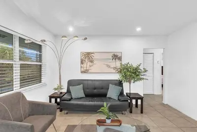 Image de 2 Bedroom House Minutes from Beach and Casino Db1