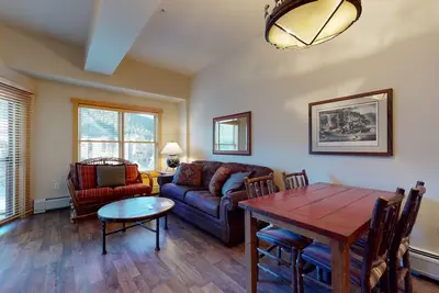 Image de Beautiful Home w/ Free WiFi plus a Shared Billiard Room & Hot Tub