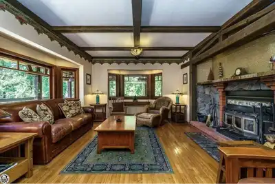 Image de Ultimate family retreat in the Woods!