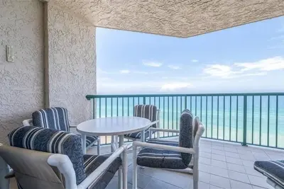 Image de Beautiful Oceanfront 2/2 Condo at Dimucci Twin Towers Unit 1207