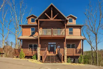 Image de 11 Miles to Gatlinburg! Indoor Heated Pool/Theater Room/Hot Tub/ Discounts!