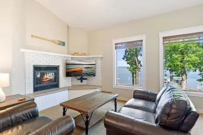 Image de Waterfront Condo on Gull Lake, Boat Rentals