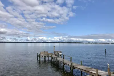 Image de Waterfront - renovated 3 bedrooms 2 full baths cottage