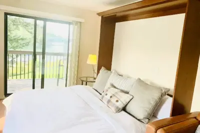 Image de Gorgeous Condo on Flathead Lake with a Spa Tub!