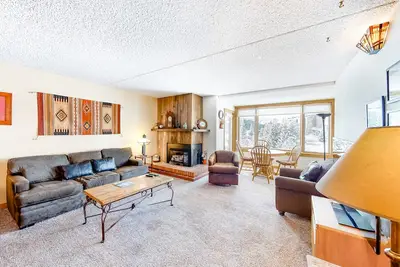 Image de Ski-in/ski-out mountain home with fireplace & private balcony