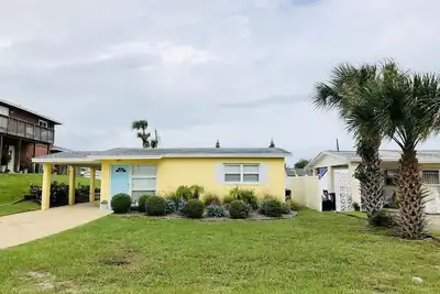 Image de Cute home walking distance of the beach