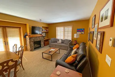 Image de Lovely Two-Bedroom Condo in a Great Location w/ Shared Fitness Center & Hot Tub