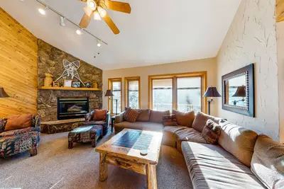 Image de Ski-In Retreat w/ Ski Views, Private Hot Tub, 2 Fireplaces - Short Walk to Lifts