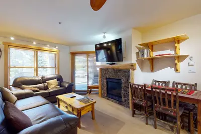 Image de First-Floor Getaway w/ a Free WiFi, a Shared Hot Tub & a Fitness Center