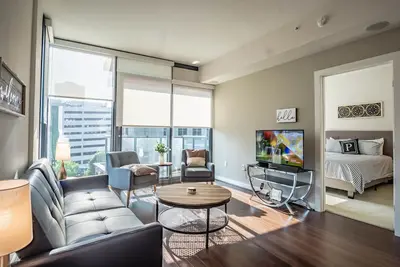 Image de High Rise 2 Bedroom apartment in a Great location by RedAwning