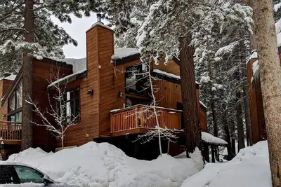 Image de Best Mammoth Getaway w/Hot Tub, \"Like being in Your Own Cabin! \" Near Ski Lift.