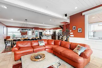 Image de Dog friendly duplex with private hot tub, pool table, & stunning view