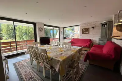 Image de Grand T4 rénové, 90m², Pra Loup 1600, 8 pers, près des pistes, balcon et box à skis