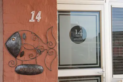 Image de Beach Front Apartment close to the beach with magnificent sea views.