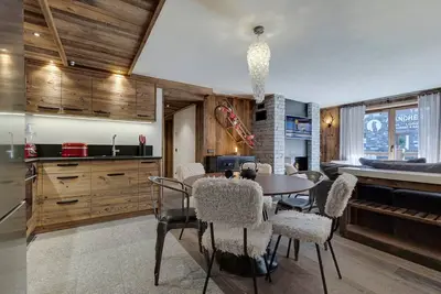 Image de Spacieux 4 pièces avec cheminée, balcon et parking à Val-d'Isère