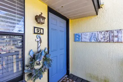 Image de Oceanview Condo w boat slip walking distance to everything -long term available