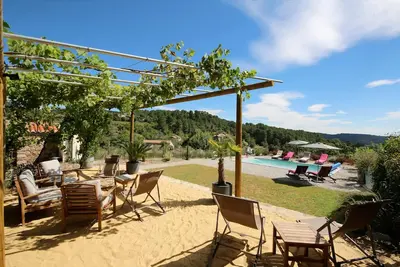 sud Ardèche, maison de charme avec piscine et vue magnifique