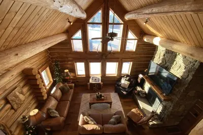 Image de Luxurious Log Cabin & Hot Tub on Golf Course with Spectacular Mountain Views