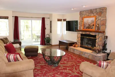 Image de Roomy, cozy forest getaway near lake and village
