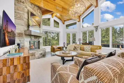 Image de Modern Ski-in/Ski-out in Silver Lake. Fully Remodeled. Steps to the slopes! ! !