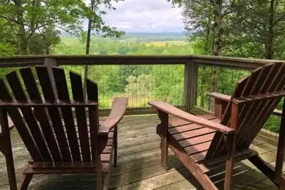 Image de 11 Point River Front Cabin, 7 acres, hiking trails, with a private beach!