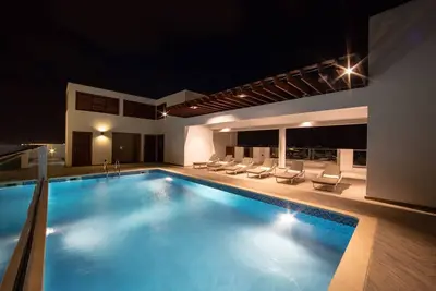 Image de The Gallery Luxury Suite 33, less than 10 minutes from the Airport.