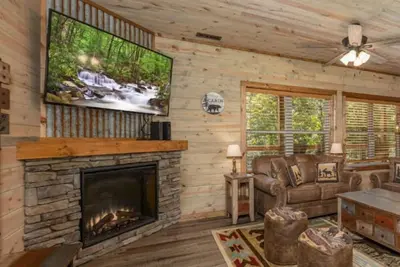 Image de Luxury Smoky Mtn Cabin | Hot Tub, Game Room, Views | Dog-Friendly, Flat Driveway