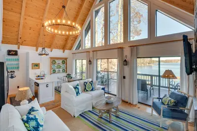 Image de Beautiful Lake Keowee Home w/ Boat Dock & Fire Pit