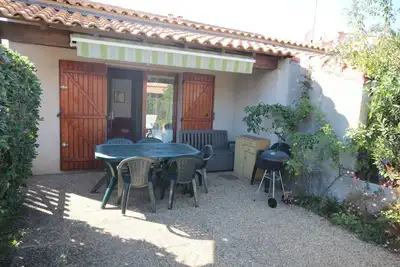 Image de Jolie maison pour 4 couchages, terrasse cloturée, dans résidence piscine commune à 400m plage. . .