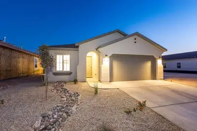 Image de Cozy Family-Friendly 3br2ba Home with Enclosed Backyard