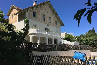 Image de Belle maison 8 pers - 2 spas, piscine privée, jardin proche Cité Médiévale8