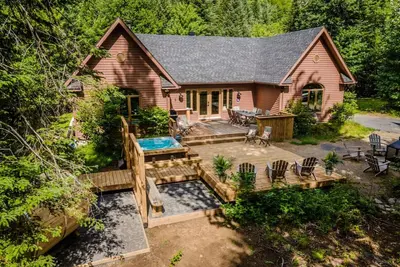 Image de Luxury Wooden Chalet Near Mont-Tremblant – Perfect for Outdoor Adventures & Relaxation