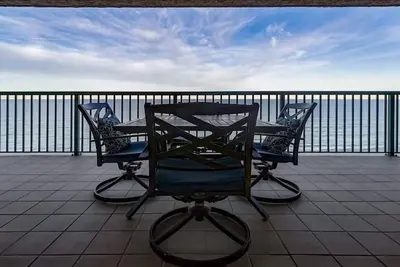 Image de Beautiful 3/3 Direct Oceanfront at Twin Towers - Unit 1703 - Gorgeous Views