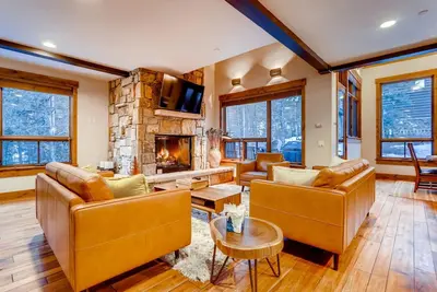 Image de Snowy Pines at Copper: Walk To Lift, Private Hot Tub, Pet Friendly, Elevator