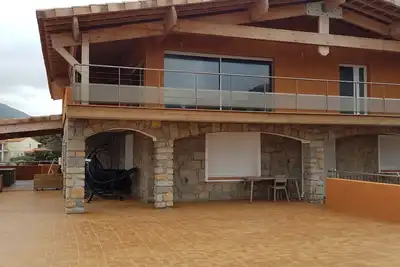 Image de villa composée de 3 appartements avec une vue imprenable sur mer