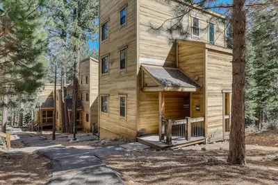 Image de Cozy retreat with hot tub & washer/dryer - near skiing, hiking, lake & golf