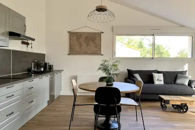 Image de Gîte 50m2 avec jardin clos, chien bienvenu, 15 mn des plages, lit king size