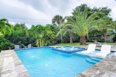 Image de Amazing Pool & Spa! Luxury Canal Home in Siesta Key Village! Walk Everywhere