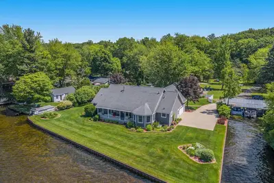 Image de Private Hamlin Lake Water Front Cottage Perfect Family Retreat