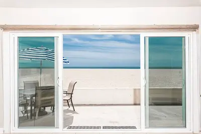 Image de Spectacular Ocean Views at Affordable Prices | Super Central | Walk to Everything! (downstairs unit)