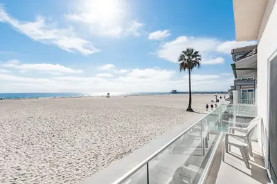 Image de Spectacular Ocean Views at Affordable Prices | Super Central | Walk to Everything! (upstairs unit)