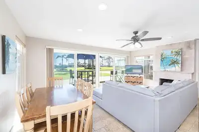 Image de Stay at the Balboa Pier Promenade & Be Walking Distance to Everything!