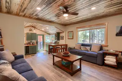 Image de Beetlebark Bungalow- Inside Yosemite w/ hot tub & Ev charging cable