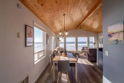 Image de Dog Friendly! Hot Tub! Ocean Front with Spectacular Views!