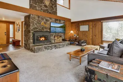 Image de 1 Crag-Sunriver, Oregon: Hot Tub, Pet Friendly, Bbq, WiFi, Sharc Aquatics, Tubing Hill, Mt. Bachelor, Golf, Deschutes River, Tennis, Bike Paths