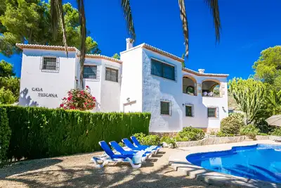 Image de Villa de 3 chambres dans un quartier calme