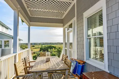 Image de Ocean front duplex with master balcony overlooking the beach; newer six passenger golf cart